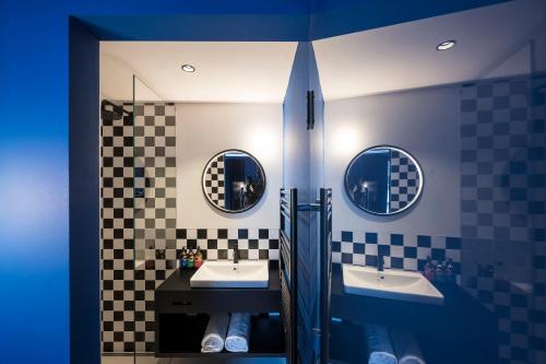 room detail thumbnail 2