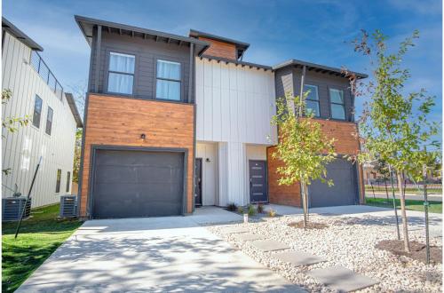 Spectacular 3 BR plus 2 and a half BA Apt Near Downtown in San Antonio, USA