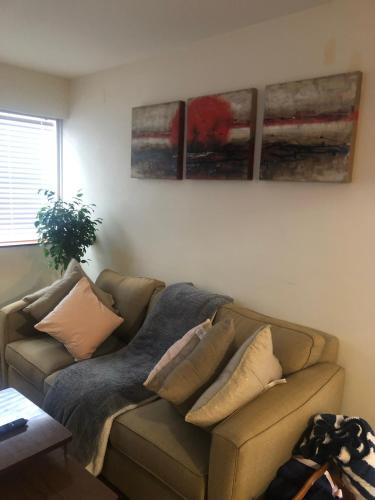 Quiet-comfy 3 bedroom home on a tree lined street in Kits in Vancouver, Canada