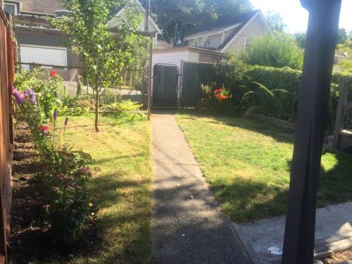 Quiet-comfy 3 bedroom home on a tree lined street in Kits in Vancouver, Canada