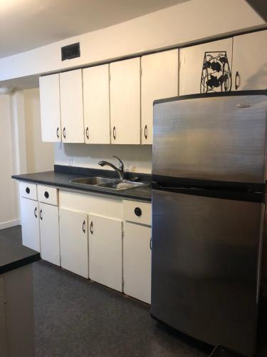 Quiet-comfy 3 bedroom home on a tree lined street in Kits in Vancouver, Canada