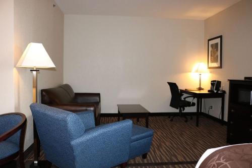 Cobblestone Inn & Suites - Maryville