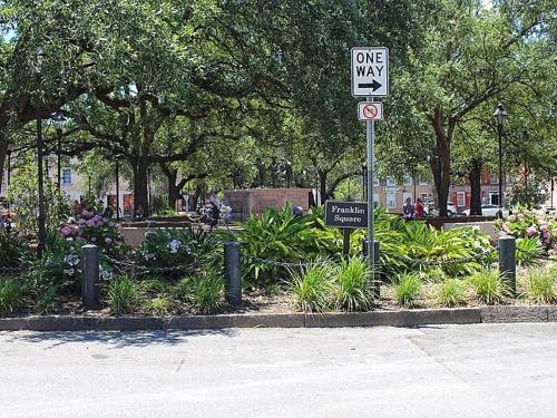 Charming Art Pad steps from historic City Market, Heated Pool Access, By Southern Belle Savannah