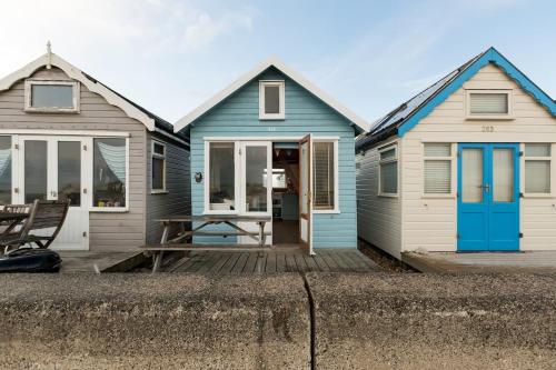 Exterior view, Stargazing Beach Hut on Mudeford Sandbank in East Southbourne and Tuckton