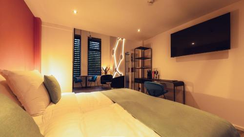 Oldschool Hotel Room Type - Large Twin Room