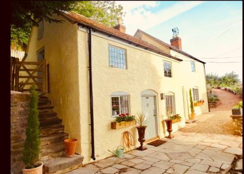 Old Mutlow Cottage - Accommodation - Longhope