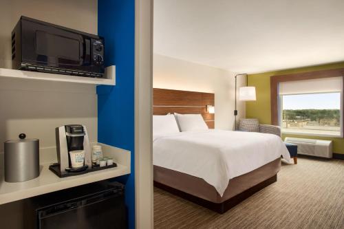 Holiday Inn Express & Suites Searcy, an IHG Hotel