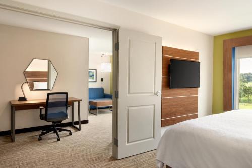 Holiday Inn Express & Suites Searcy, an IHG Hotel