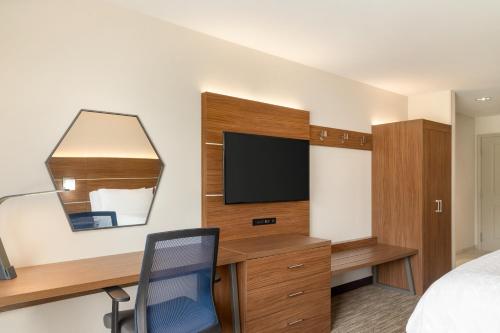 Holiday Inn Express & Suites Searcy an IHG Hotel - image 12