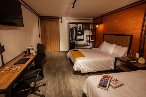 2 double beds