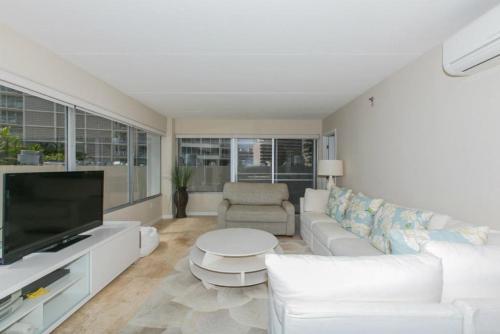 Ilikai Tower 310 Yacht Harbor View 2BR - image 11