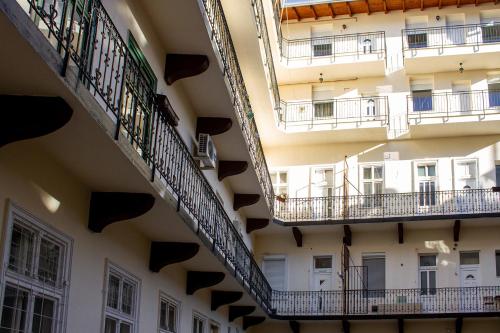 Best Neighbour Apartment - image 5