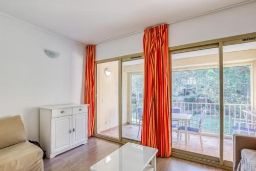 NICE apt with BALCONY-GARDEN-POOL near the PORT