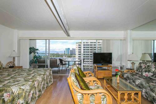 Ilikai Tower 1233 Yacht Harbor View 1BR - image 2
