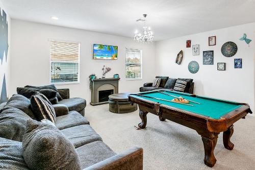 Family Resort - 14BR Mansion - Private Pool and BBQ! - image 14