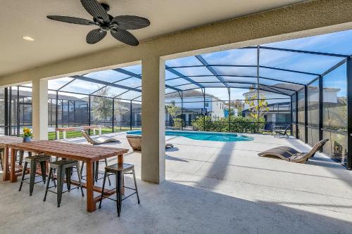 Family Resort - 14BR Mansion - Private Pool and BBQ! - image 12