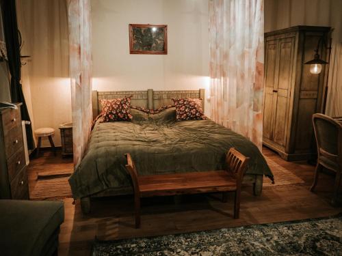 1 queen bed