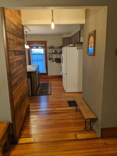 Large Bakery Apartment - Central Downtown Location in Fredonia, USA