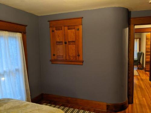 Large Bakery Apartment - Central Downtown Location in Fredonia, USA