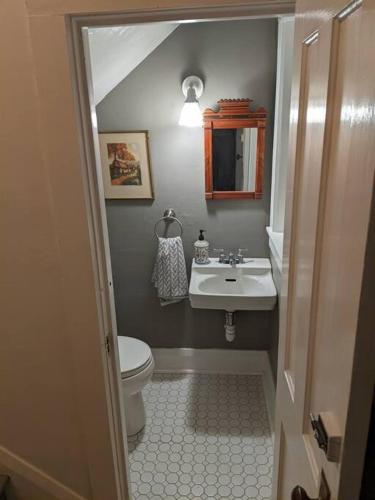 Large Bakery Apartment - Central Downtown Location in Fredonia, USA
