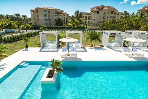 Pool, The Tides, Grace Bay in Providenciales