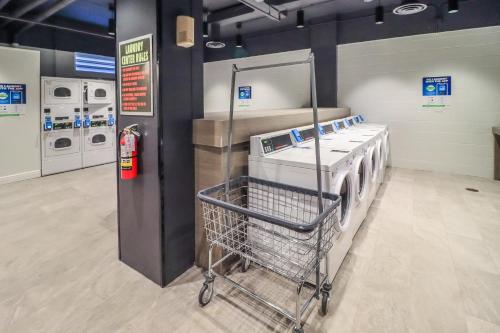 Stunning Studios in Downtown by Frontdesk - image 8