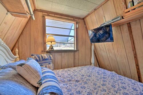 Steps to Lake! Charming Cabin Pool Access and Decks