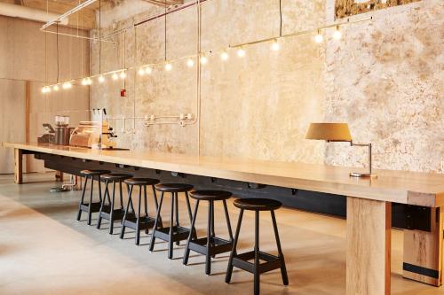 332547830 The Robey, Chicago, a Member of Design Hotels