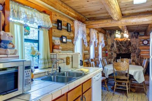 The Log Home in Yosemite West