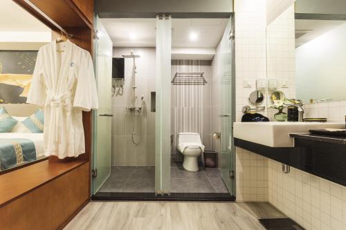 room detail thumbnail 2