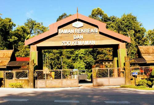 Entrance, Marina Hotel Kemaman in Chukai