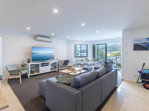 Dolphin Cove 8, 2-6 Government Rd - Air conditioning, Wi-Fi, lift, secure parking and close to town