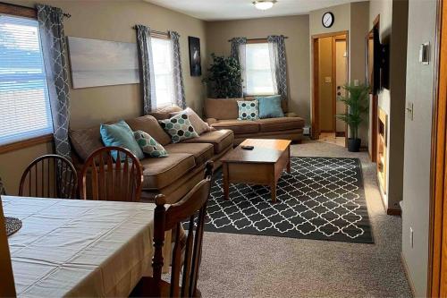 Close to Duluth! Centrally Located-Lake Superior Minutes Away! in Superior, Vereinigte Staaten von Amerika