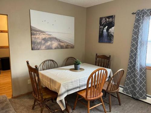 Close to Duluth! Centrally Located-Lake Superior Minutes Away! thumb 4