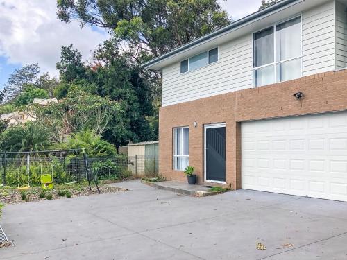 34a Lawson St - Spacious 4 bedroom house with ducted air con and wi-fi, backing onto Nelson Bay Golf Course