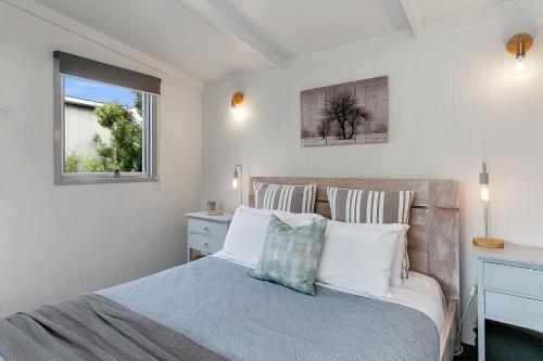 Apollo Bay Beach Hut ~ Wifi ~ Opposite The Ocean