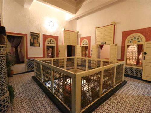 Iekārtas, Riad Azrou in Azrou
