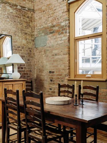 The Rox - Elizabeth Apartment