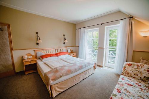 1 queen bed