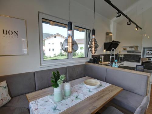 2 bedrooms, 5 beds