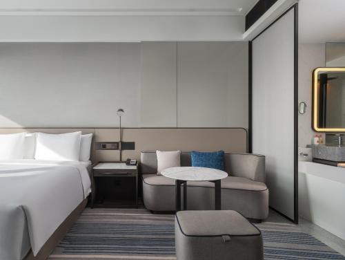 Crowne Plaza Xiamen Jimei Seaview by IHG-Free Mini Bar