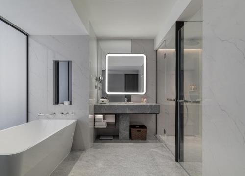 Crowne Plaza Xiamen Jimei Seaview by IHG-Free Mini Bar