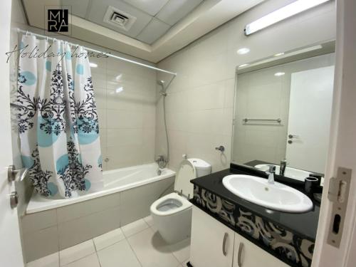 Mira Holiday Homes - Lovely 1 bedroom in Business Bay with free parking