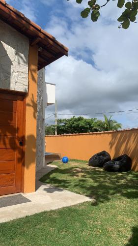 Casa de praia com piscina, rede e churrasqueira