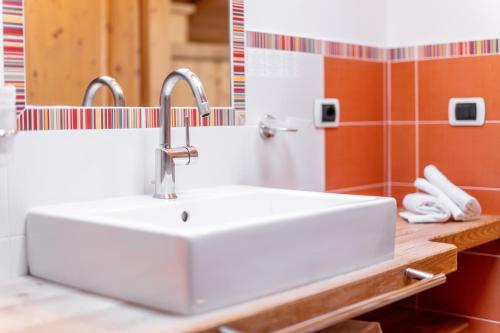 Superior Triple Room image 10