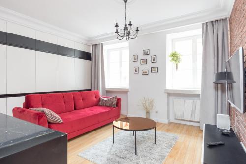 Old Town Grey Apartment by BookingHost, Warsaw