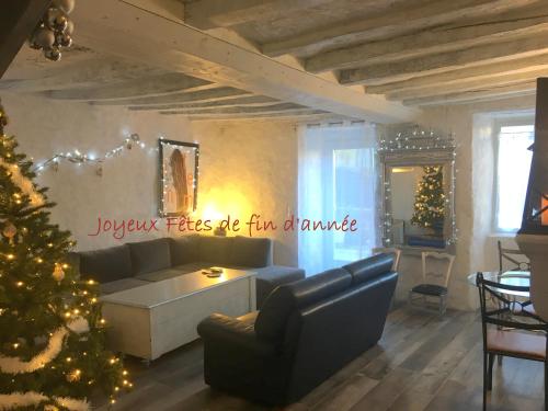 Gîte LE LOGIS De La CHARNIE Confort pour 14 personnes à Chemiré-En-Charnie gîte à louer Gîte Les Perdrix Rouges