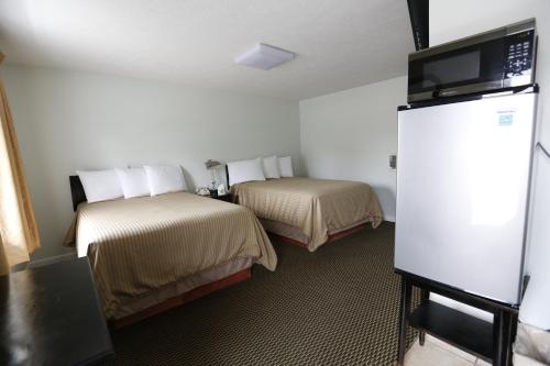 Plaza Motel - image 5