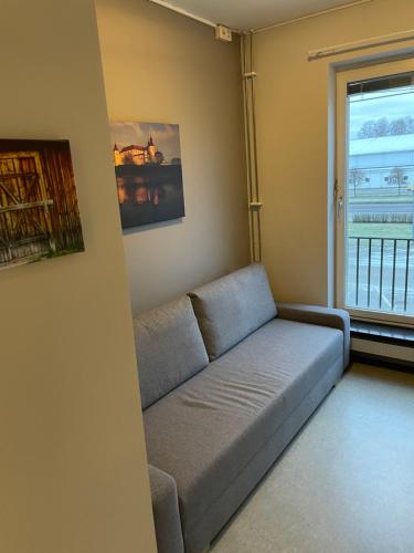 2 twin beds, 1 sofa bed