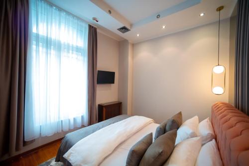 NATALI Luxury suites PARKING – Belgrade, NY